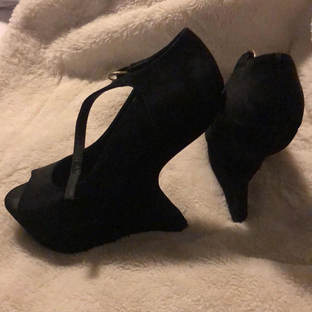 Black velvet shoes